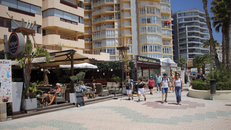 Comercios en la playa de la Fossa de Calp - LaMarinaAlta.com