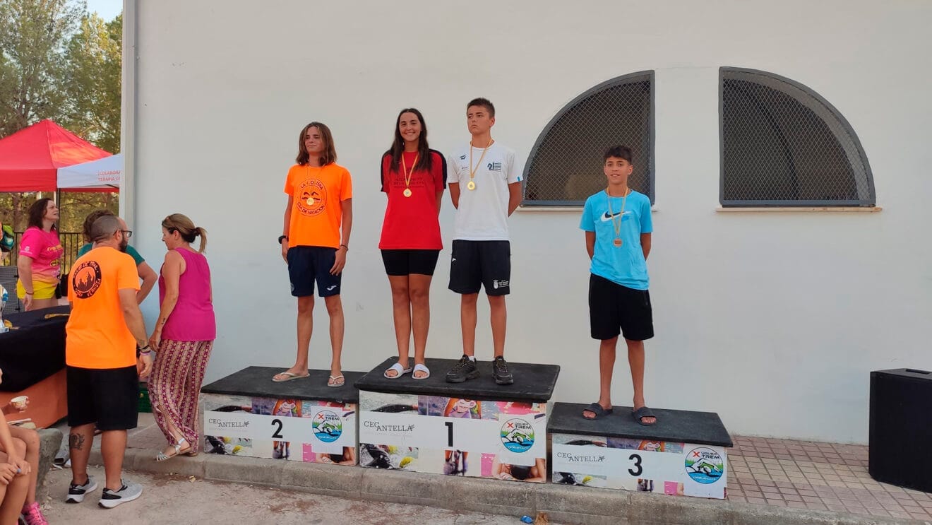 El nadador de Calp Maxim Zyablov en el podio