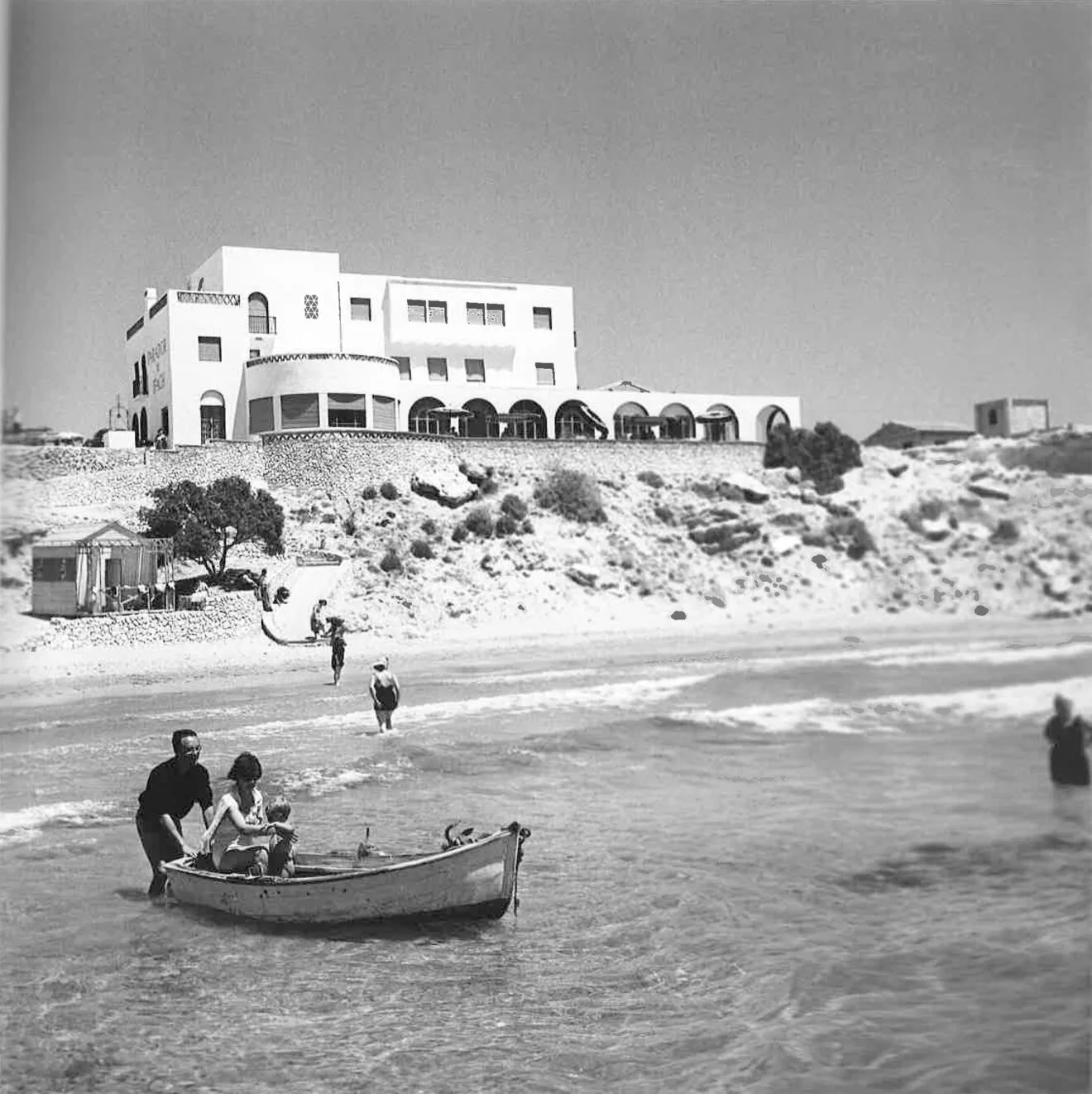 El Parador y la playa de Calp - Imagen del libro ‘Calp blanc i negre’