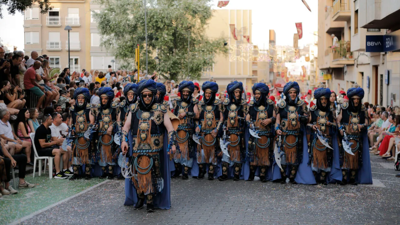 Escuadra del capitán moro de Al-Hagamba Muza en la entrada de Moros y Cristianos de Pego 2024