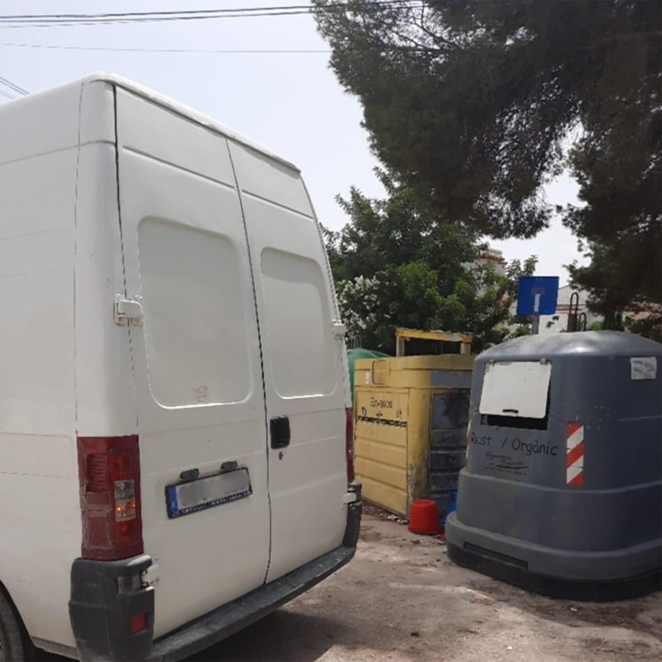 Furgoneta interceptada mientras realizaba vertido ilegal en Benissa