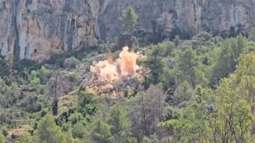 Inicio de las demoliciones controladas en el Mirador del Xap de la Vall de Gallinera