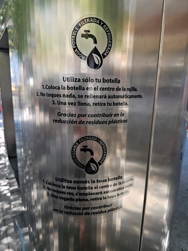 Imagen: Instrucciones de uso de la fuente de agua potable de Calp