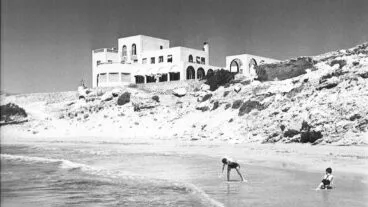 La playa del Cantal Roig de Calp en los años 1950 – Imagen del libro ‘Calp blanc i negre’
