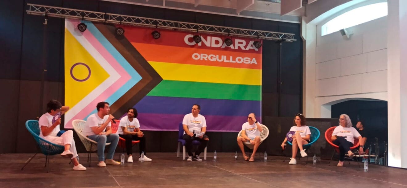 Mesa redonda moderada por el periodista de Ondara Jovi Lozano-Seser en el Día del Orgullo