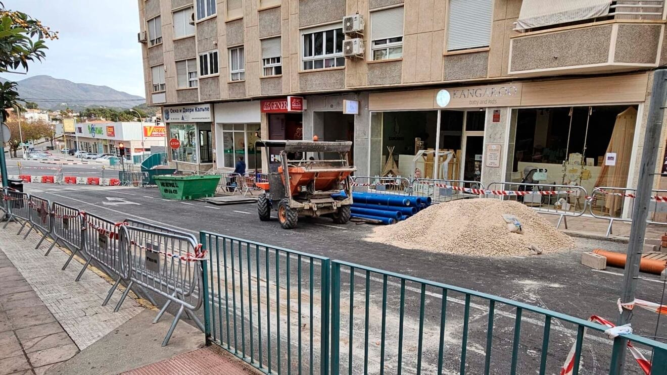 Obras en la calle Almendros de Calp (archivo)
