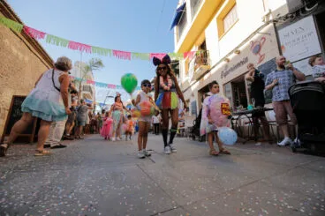 Pasacalle humorístico de las fiestas de Moraira 2024 02