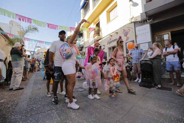 pasacalle humoristico de las fiestas de moraira 2024 08