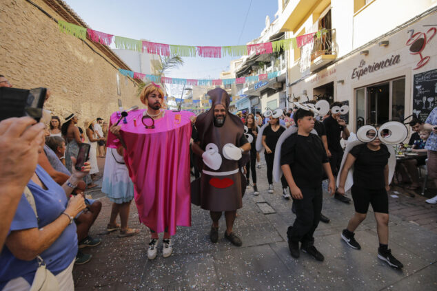 pasacalle humoristico de las fiestas de moraira 2024 10