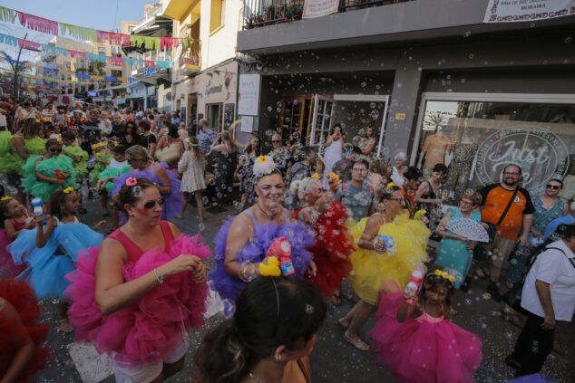 pasacalle humoristico de las fiestas de moraira 2024 20