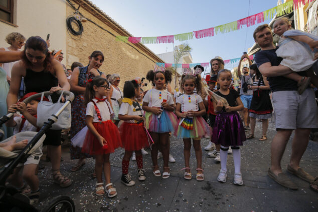 pasacalle humoristico de las fiestas de moraira 2024 21