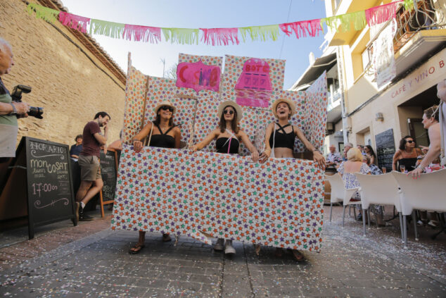 pasacalle humoristico de las fiestas de moraira 2024 23