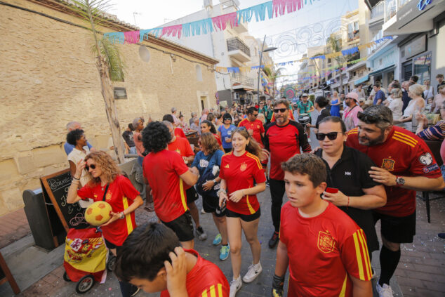 pasacalle humoristico de las fiestas de moraira 2024 26