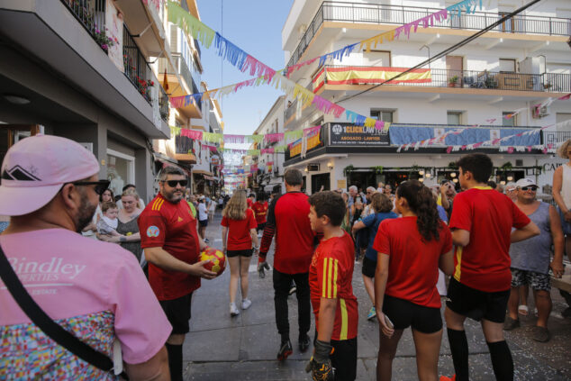 pasacalle humoristico de las fiestas de moraira 2024 29