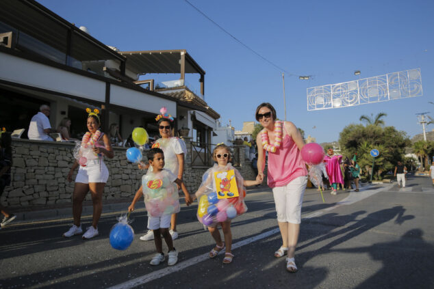 pasacalle humoristico de las fiestas de moraira 2024 39