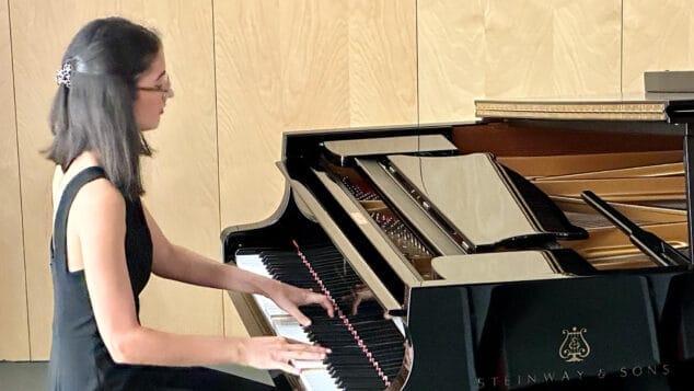 pilar sofia carbonero tur al piano dest