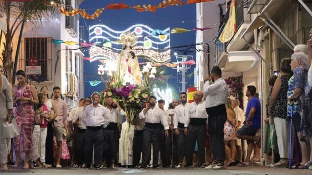 procesion de la virgen de los desamparados dest