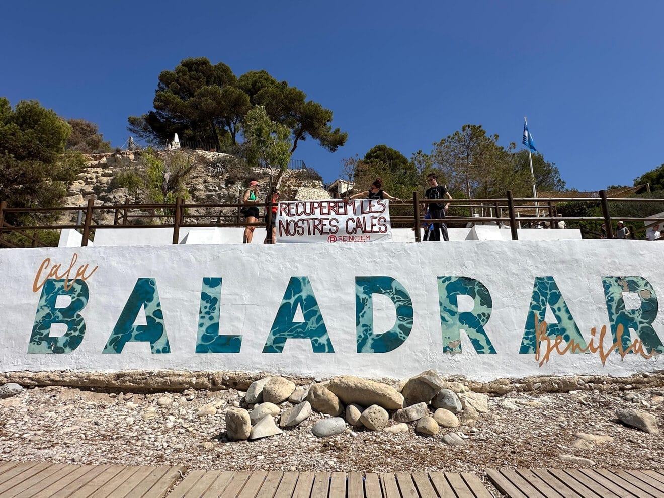 Reiniciem Benissa protesta ante el turismo masivo
