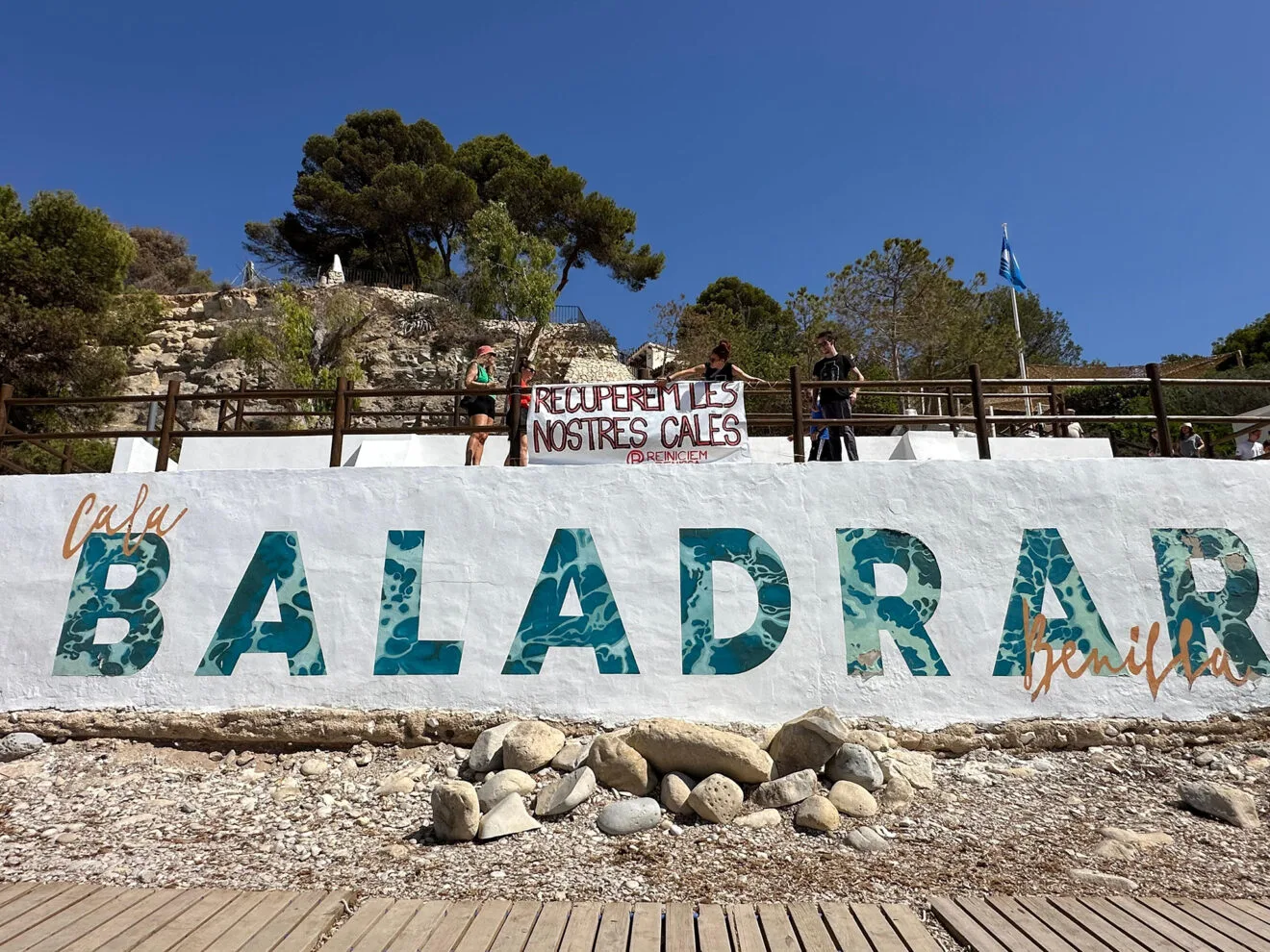 Reiniciem Benissa protesta ante el turismo masivo