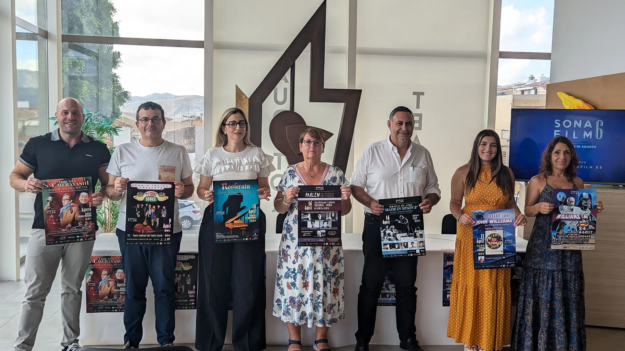 representantes del sonafilm 6 en la presentacion en beniarbeig