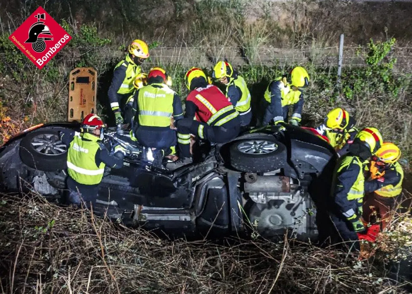 Vehículo accidentado en Ondara fuera de la calzada
