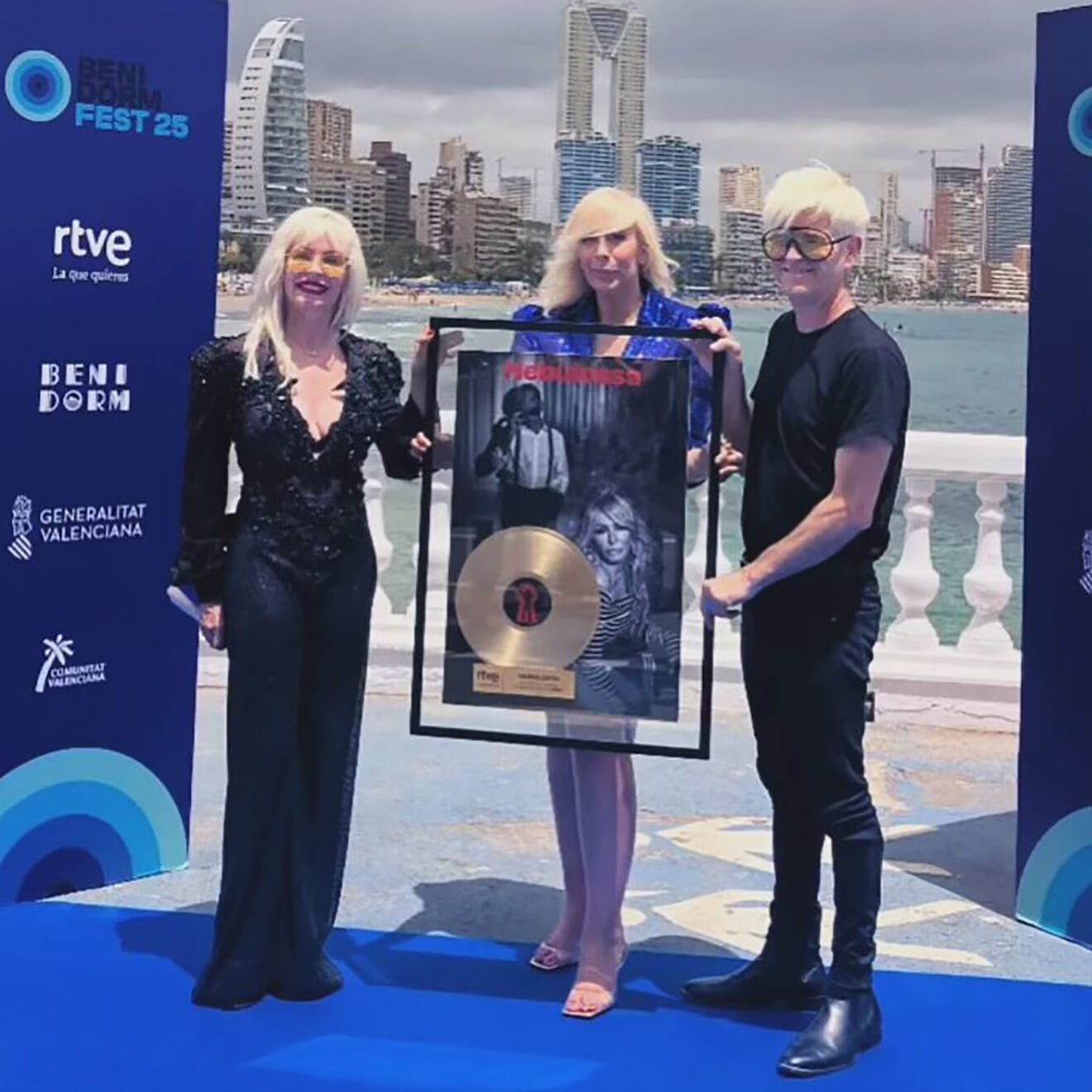 Zorra se convierte en disco de oro