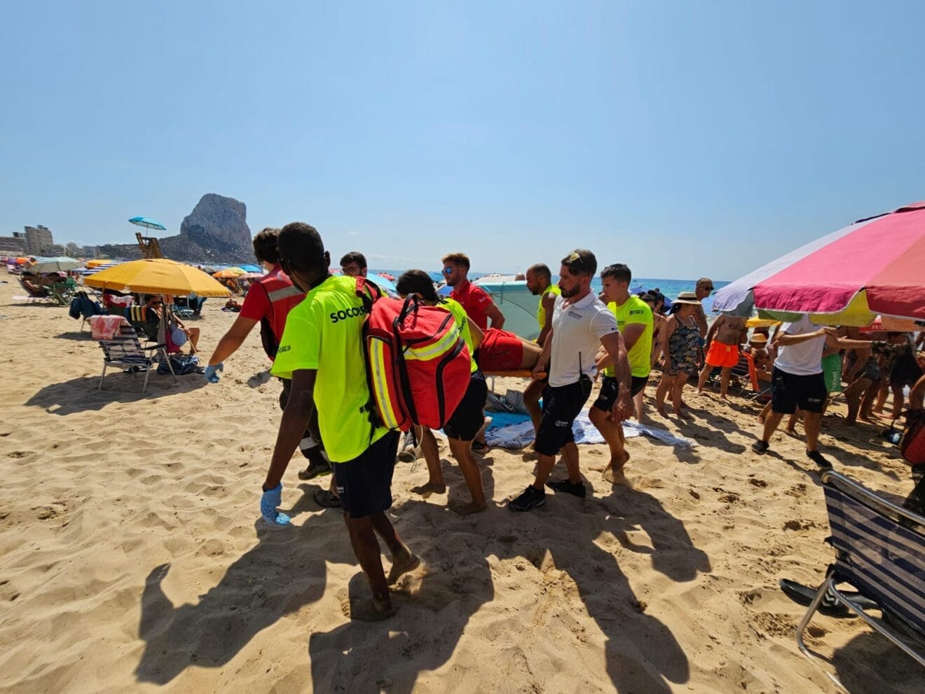 Momento del simulacro en la playa del Arenal de Calp