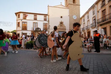Carrozas y grupos a pie en las fiestas de Gata 2024 04