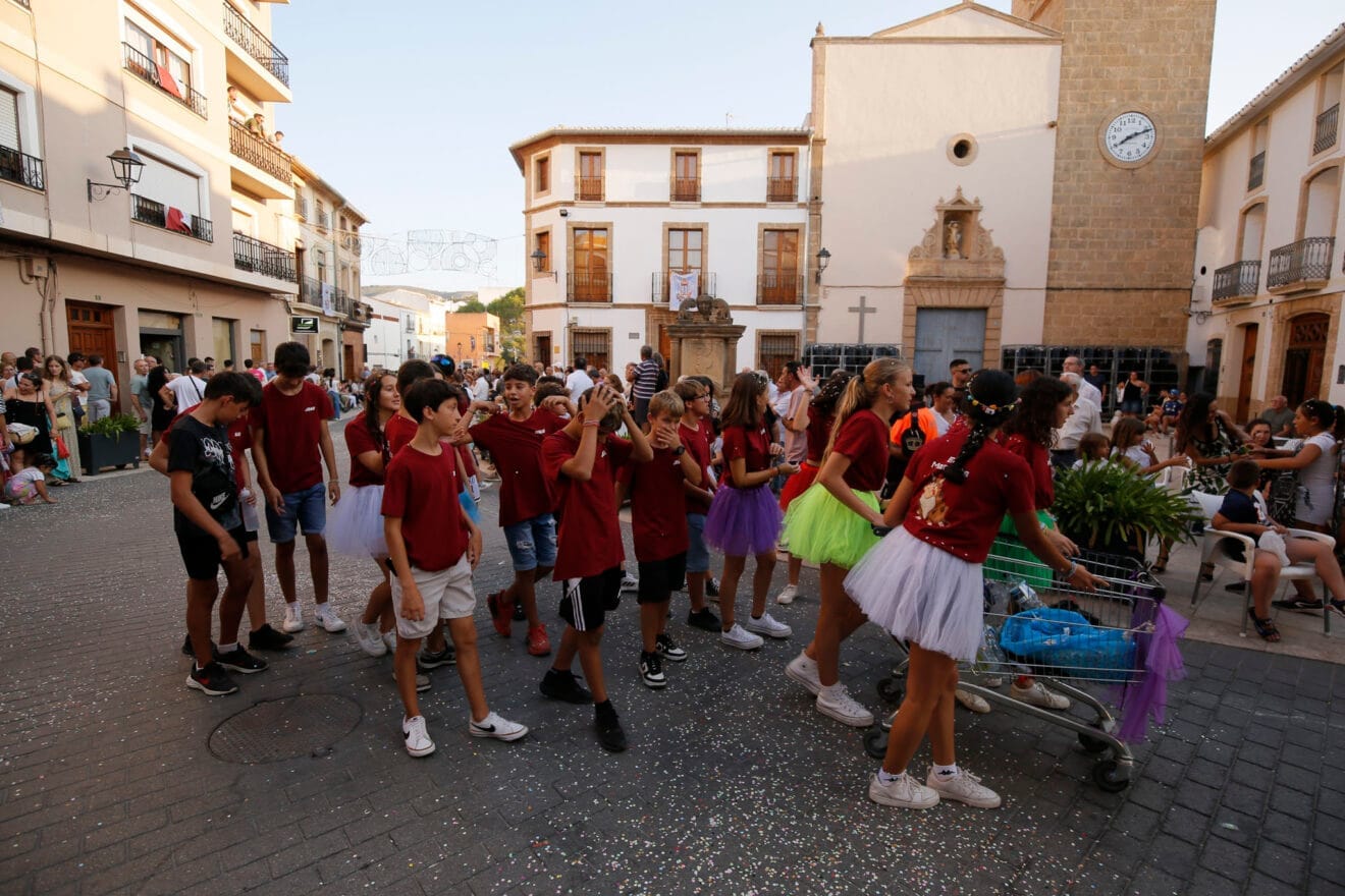 Carrozas y grupos a pie en las fiestas de Gata 2024 05