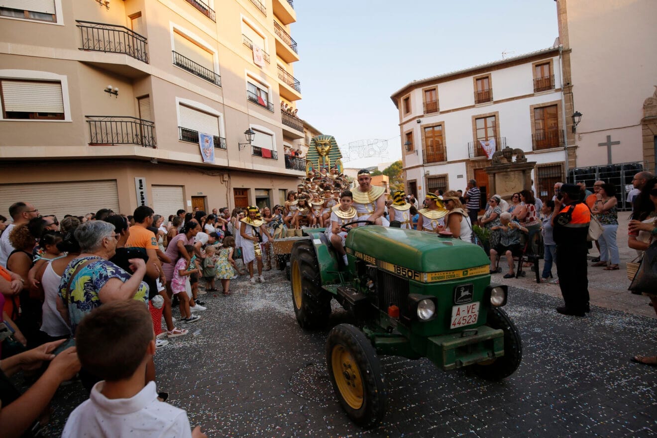 Carrozas y grupos a pie en las fiestas de Gata 2024 125
