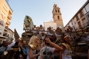 Carrozas y grupos a pie en las fiestas de Gata 2024 129