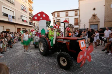Carrozas y grupos a pie en las fiestas de Gata 2024 135