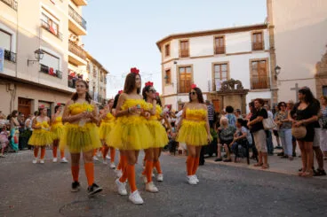 Carrozas y grupos a pie en las fiestas de Gata 2024 14