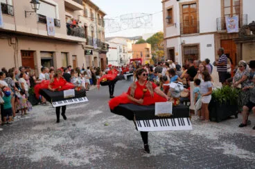 Carrozas y grupos a pie en las fiestas de Gata 2024 143