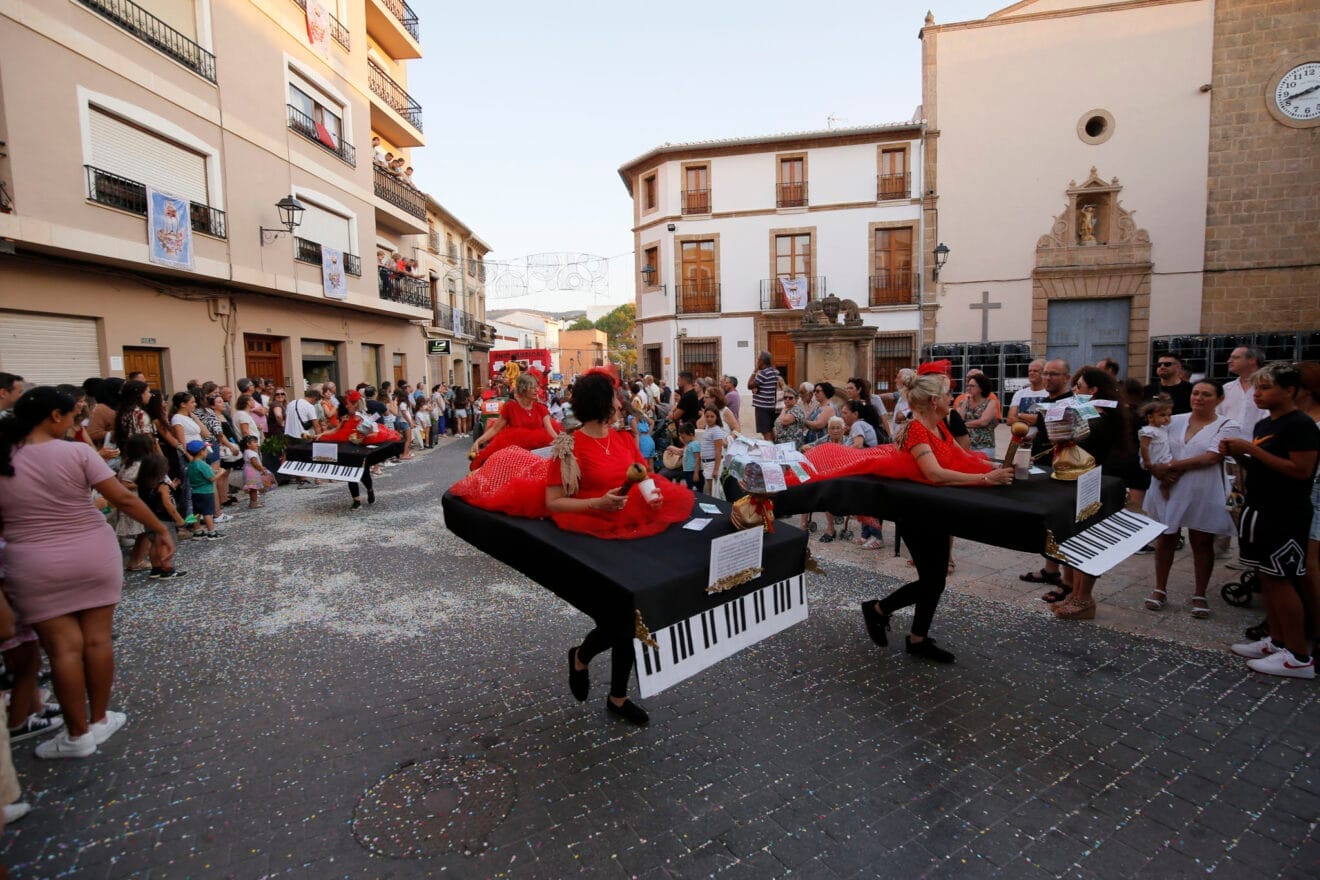 Carrozas y grupos a pie en las fiestas de Gata 2024 145