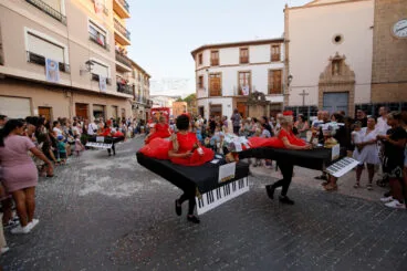 Carrozas y grupos a pie en las fiestas de Gata 2024 145