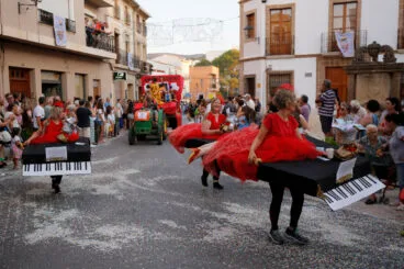 Carrozas y grupos a pie en las fiestas de Gata 2024 146