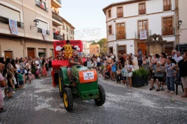 Carrozas y grupos a pie en las fiestas de Gata 2024 148