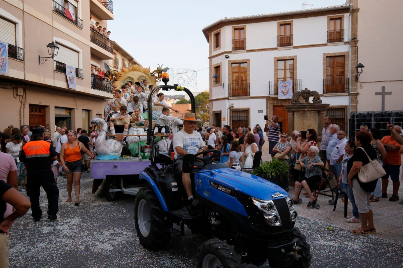 Carrozas y grupos a pie en las fiestas de Gata 2024 152