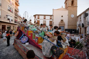 Carrozas y grupos a pie en las fiestas de Gata 2024 157