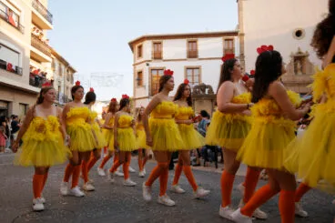 Carrozas y grupos a pie en las fiestas de Gata 2024 16
