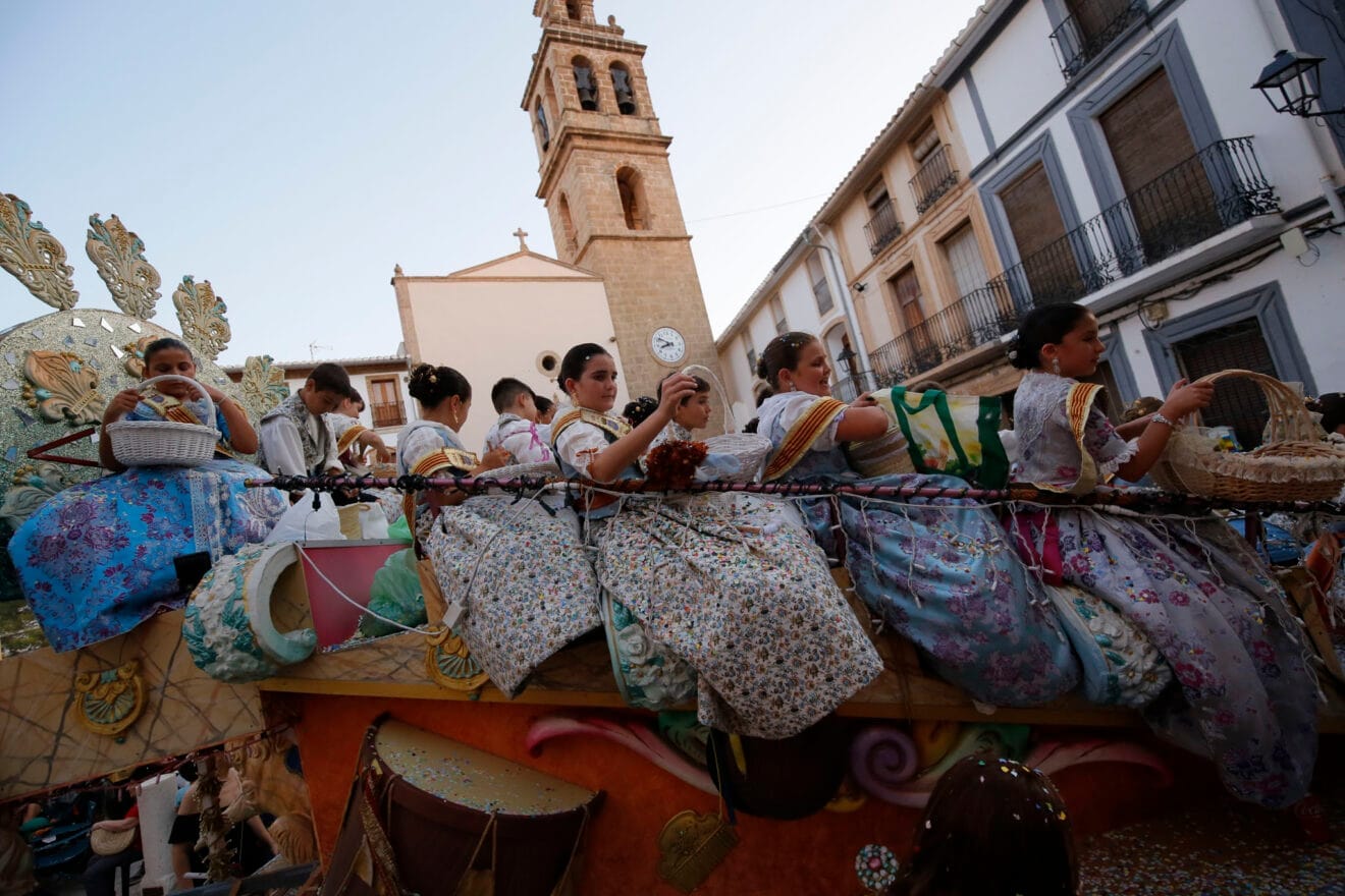 Carrozas y grupos a pie en las fiestas de Gata 2024 163