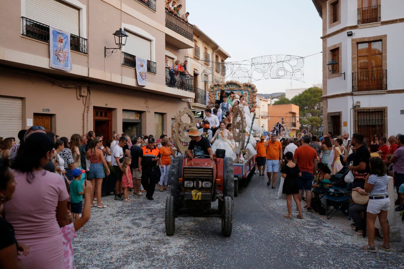 Carrozas y grupos a pie en las fiestas de Gata 2024 164
