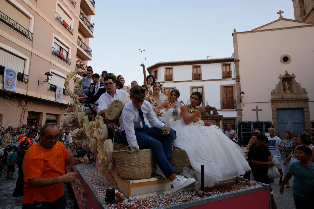 Carrozas y grupos a pie en las fiestas de Gata 2024 175