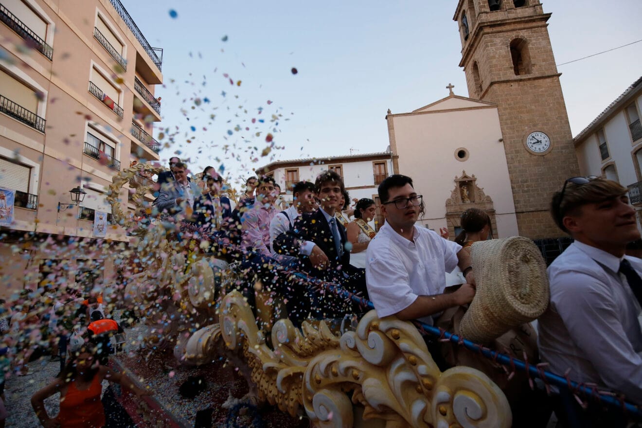 Carrozas y grupos a pie en las fiestas de Gata 2024 176