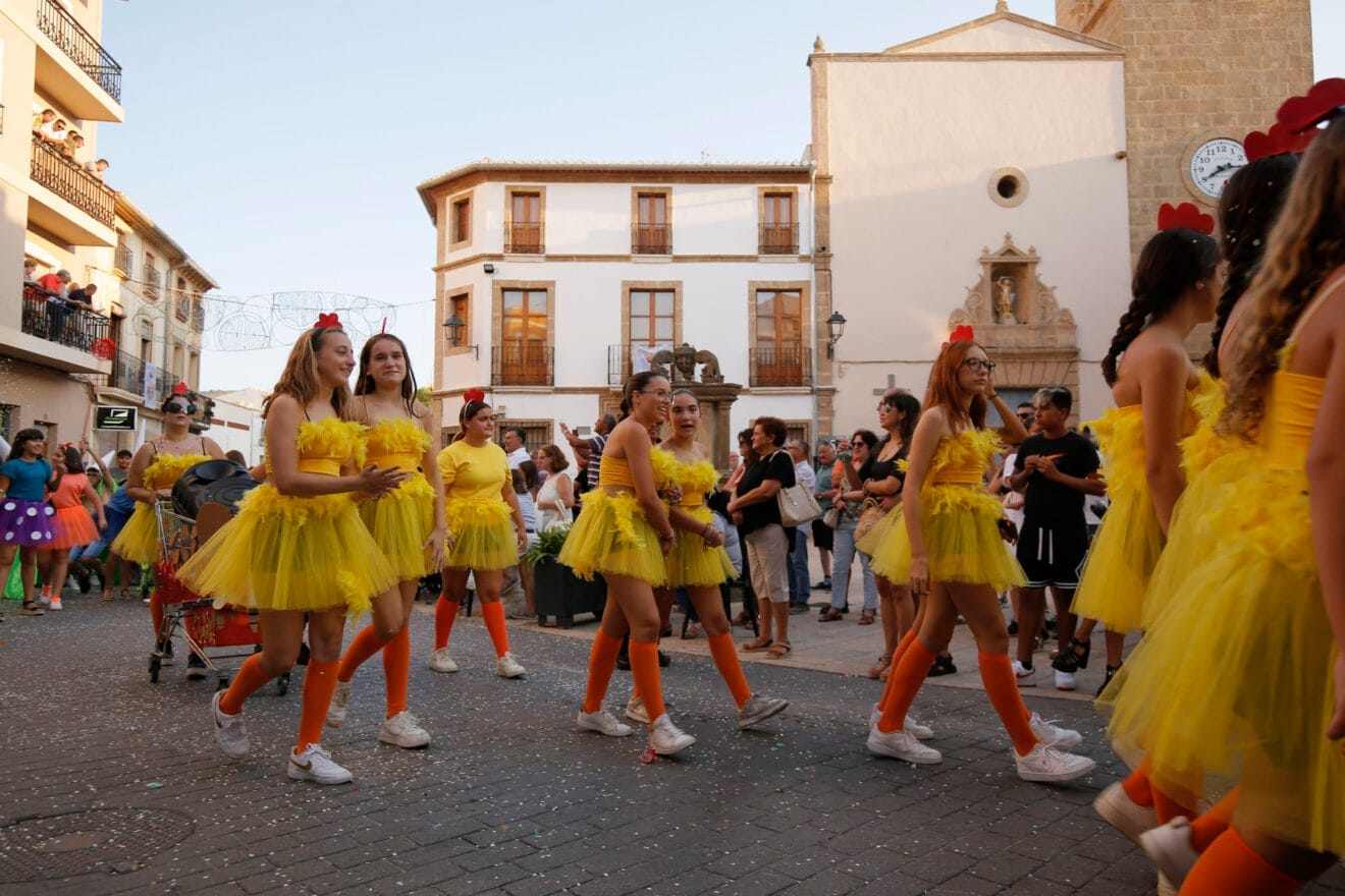 Carrozas y grupos a pie en las fiestas de Gata 2024 18