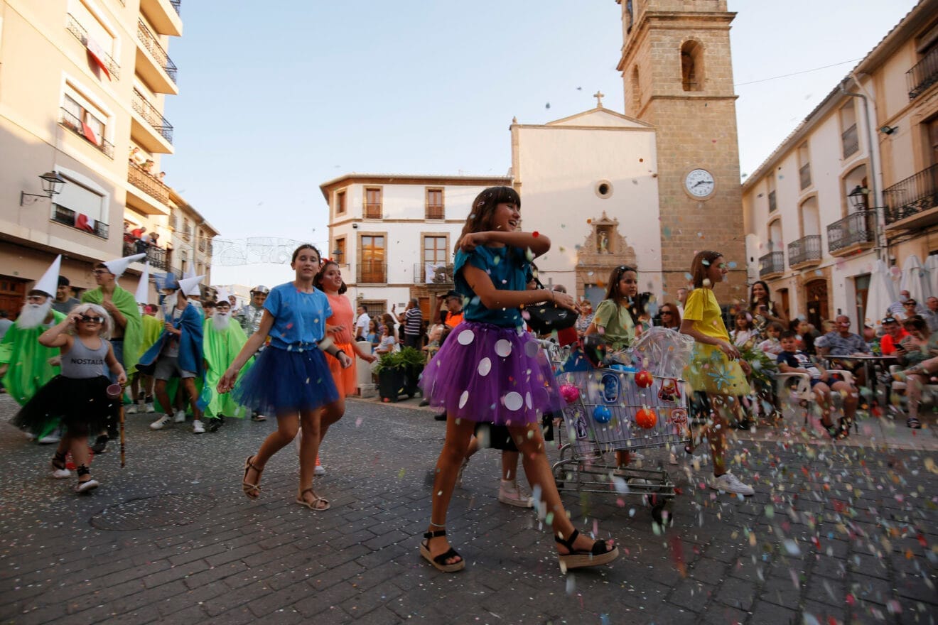 Carrozas y grupos a pie en las fiestas de Gata 2024 19