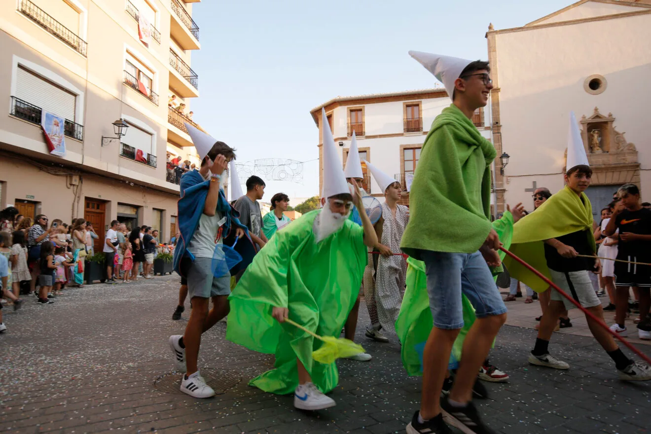 Carrozas y grupos a pie en las fiestas de Gata 2024 22