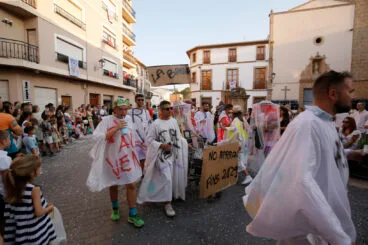 Carrozas y grupos a pie en las fiestas de Gata 2024 29