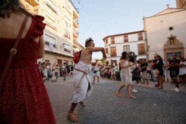 Carrozas y grupos a pie en las fiestas de Gata 2024 32